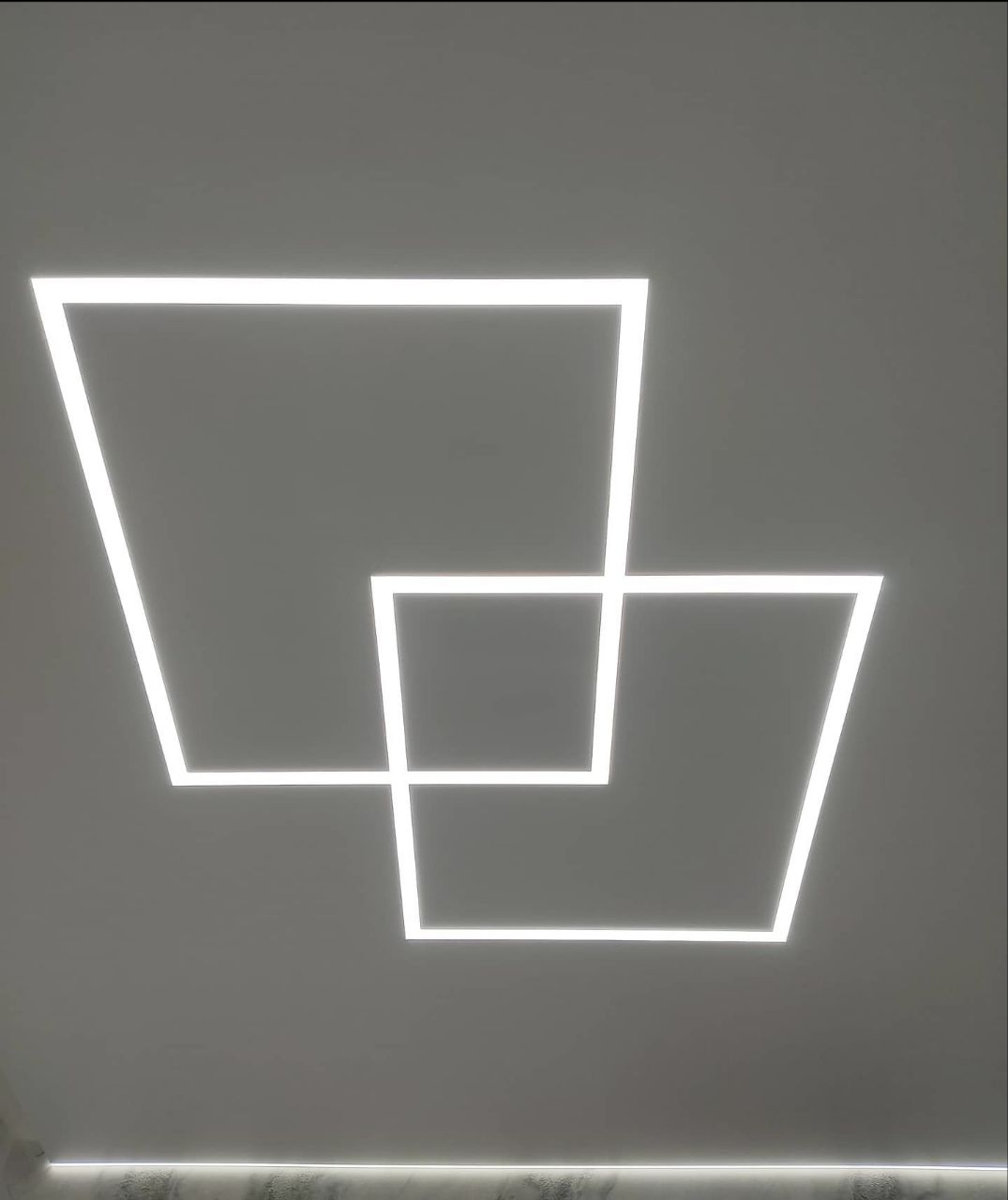 Tavane extensibile cu linii luminoase